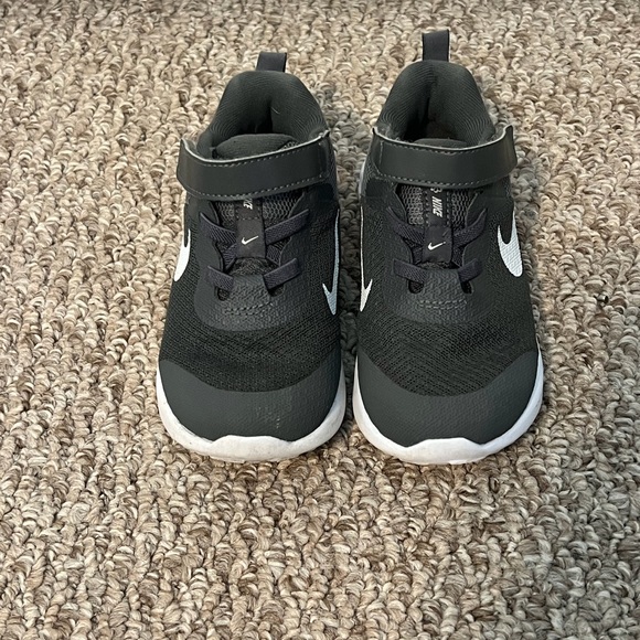 Nike Kids Revolution 6 Tennis Shoes - Picture 2 of 6